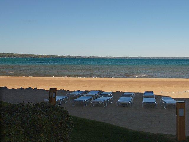 The Beach Condominium Hotel Resort Traverse Stadt Exterior foto