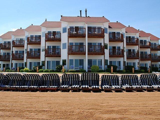 The Beach Condominium Hotel Resort Traverse Stadt Exterior foto
